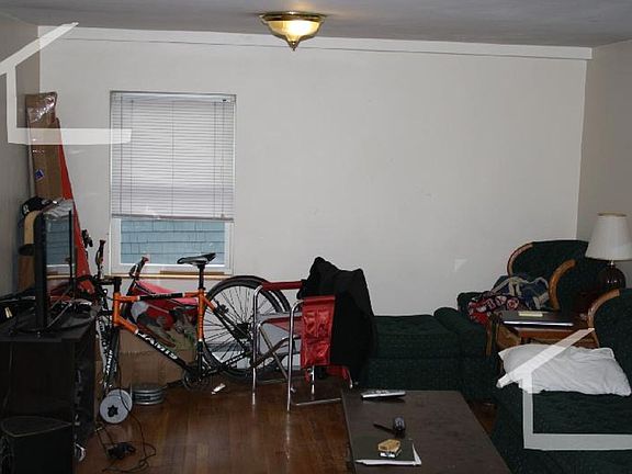 4th image of 547 Washington St #2