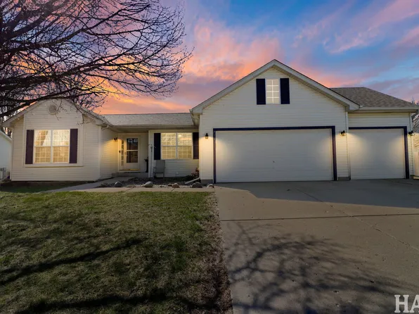 711 Wedgewood Trl, McHenry, IL 60050