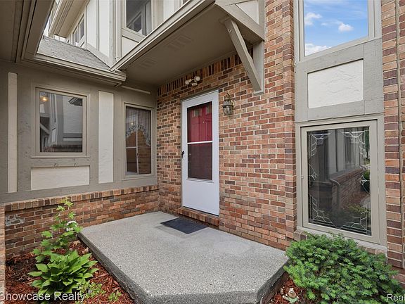 4th image of 42289 Saratoga Cir #8