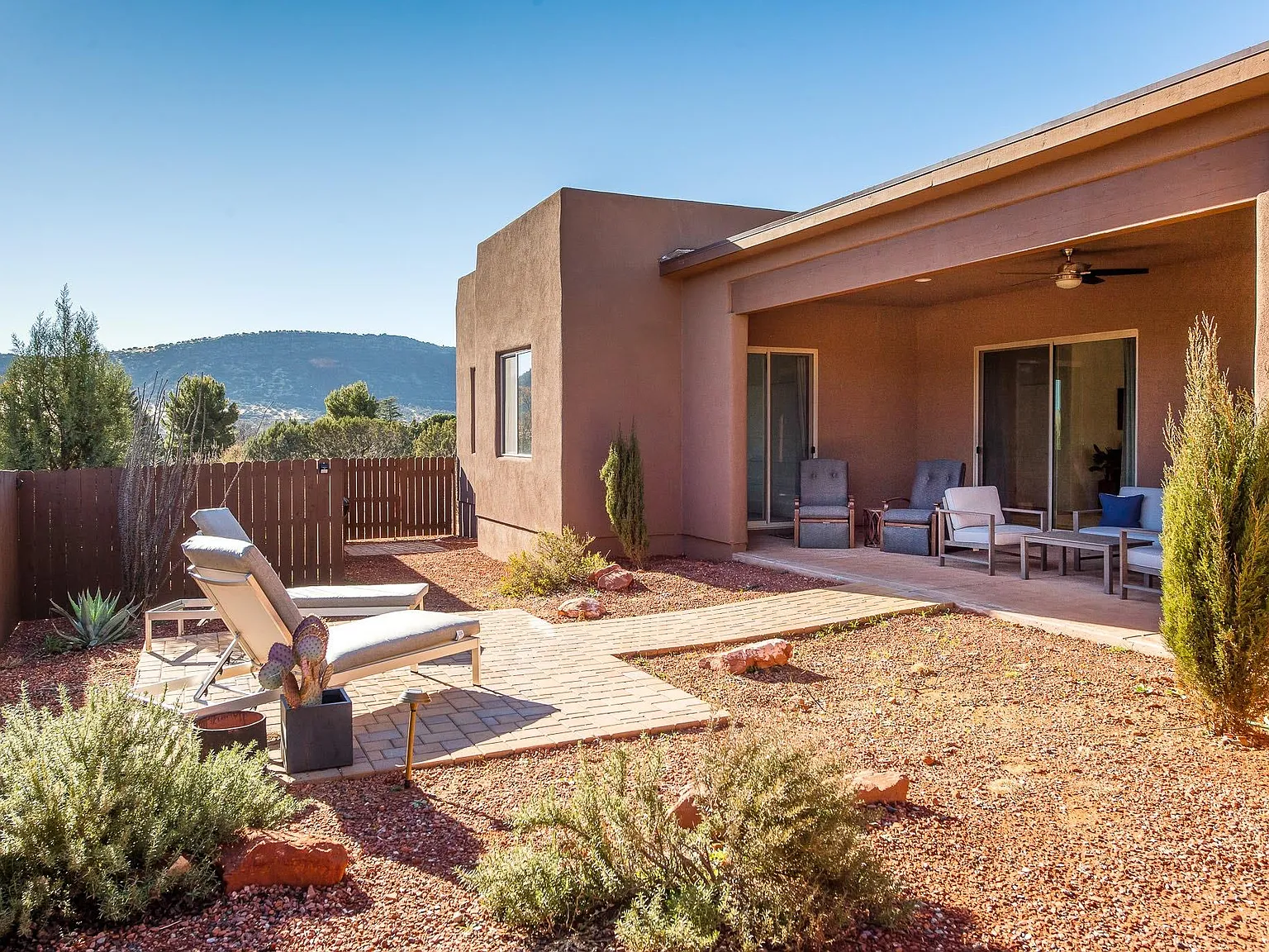 3 bed, 2472 sqft, $5,000 — Photo 4