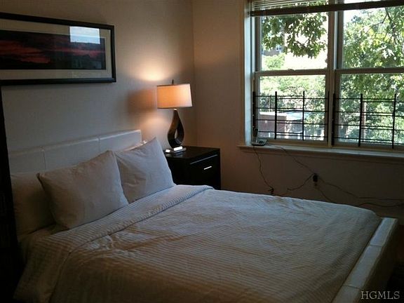 4th image of 3243 Riverdale Ave #1