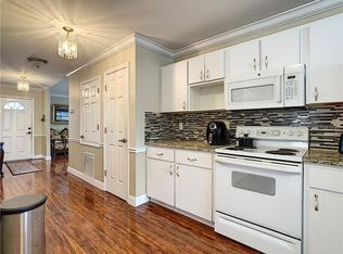 1559 Grove Ct, Tavares, FL 32778