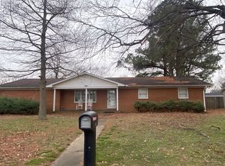 929 Crescent Dr, Sikeston, MO 63801