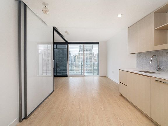 3rd image of 89 Nelson St #1403