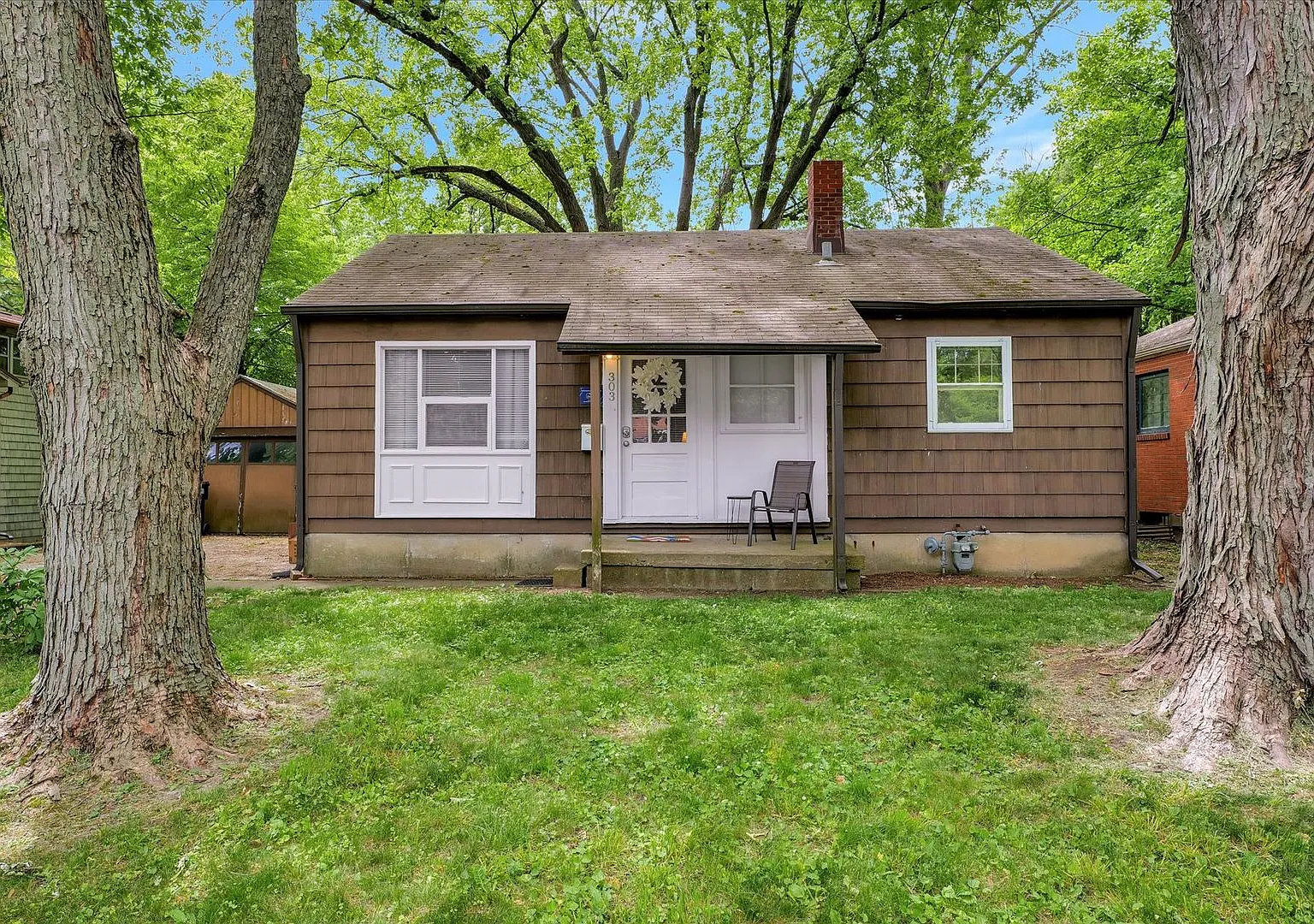 3 Bed / 1 Bath House In Champaign (Unfurnished) — Photo 2