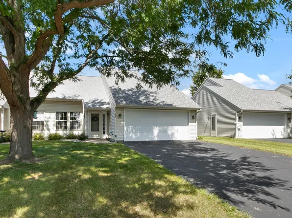 559 E Slifer St, Portage, WI 53901