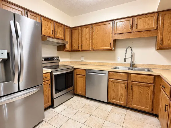 9355 Ranchview Ln N, Maple Grove, MN 55369