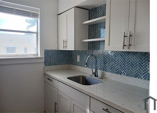 4th image of 900 Jefferson Ave APT 10