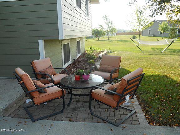 3rd image of 104 S Meadow Ln