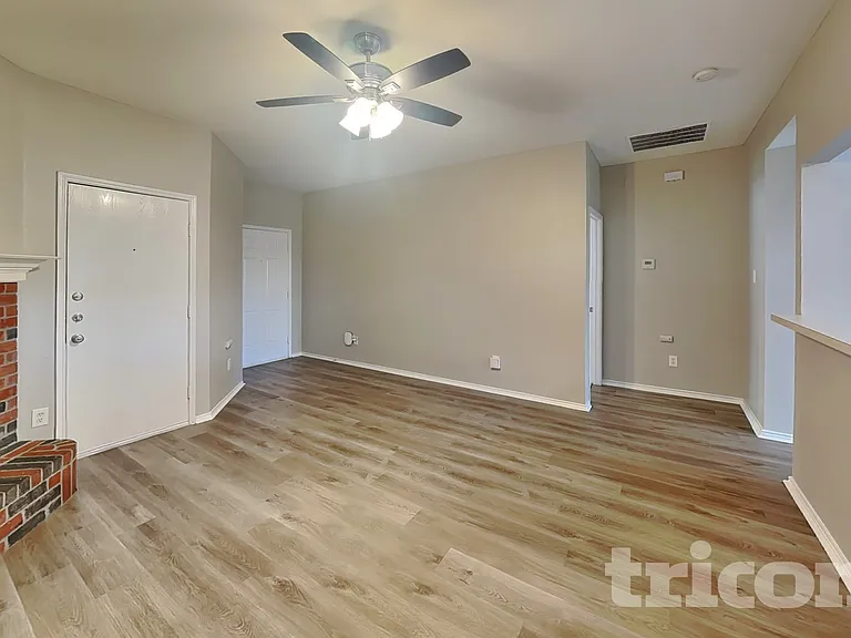 1320 Cleardale Dr — Photo 2