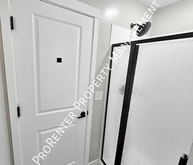 2516 N Knights Ln — Photo 16