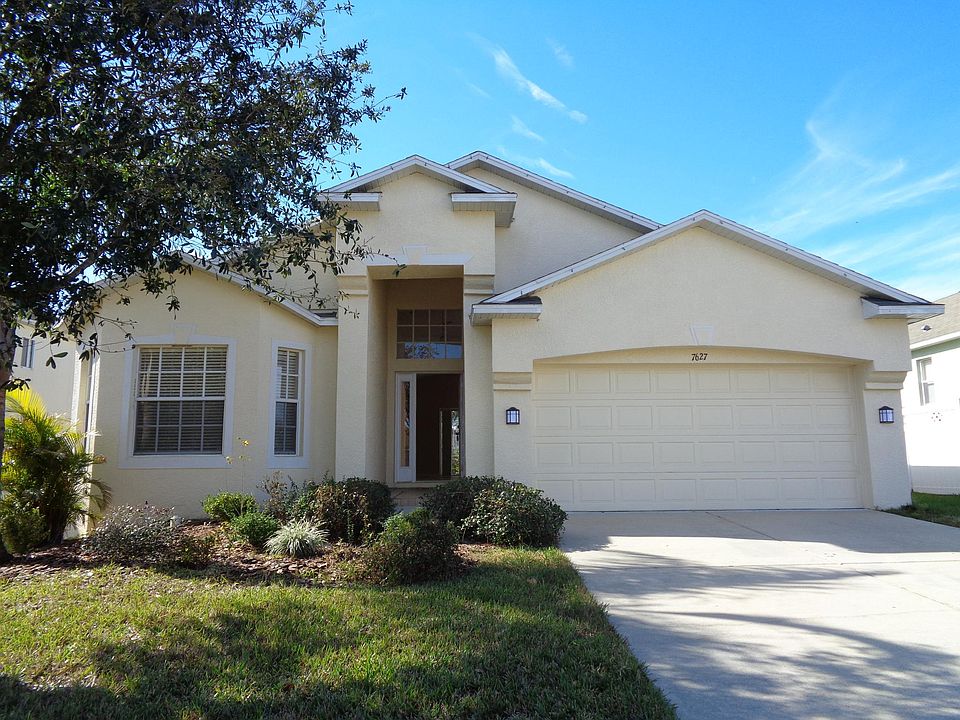 Beautiful home with double car garage