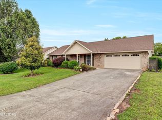 328 Headrick View Dr, Maryville, TN 37804