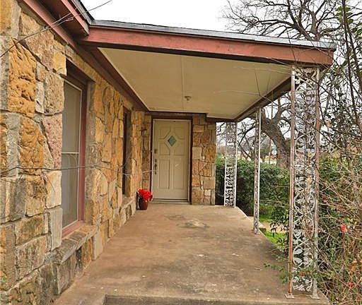 3rd image of 2051 Edgemont Dr