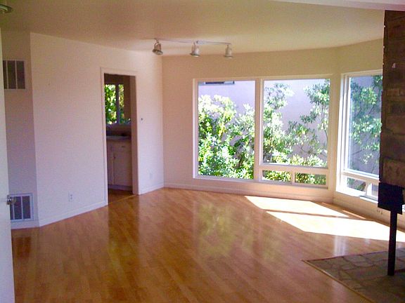 2nd image of 1134 E Cliff Dr