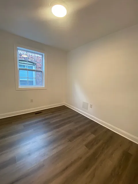 3 bed, 1000 sqft, $2,200 — Photo 4