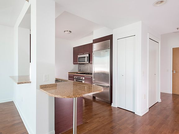 4th image of 425 1st St Unit 2507