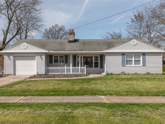 2570 Jameston Dr, Rocky River, OH 44116