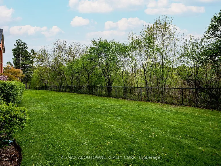 1450 Glen Abbey Gate #214 — Photo 35