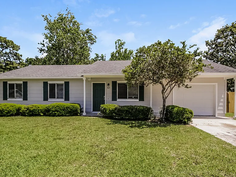 517 Sean Ct — Photo 1