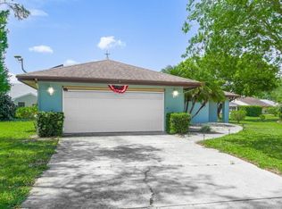 519 Pebble Springs Ct, Winter Haven, FL 33884