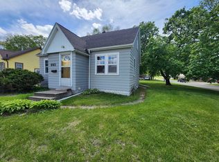 661 Dawson St, Waterloo, IA 50703