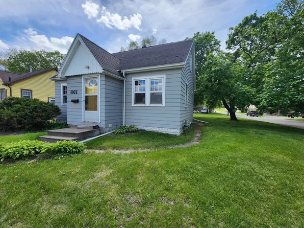 661 Dawson St, Waterloo, IA 50703