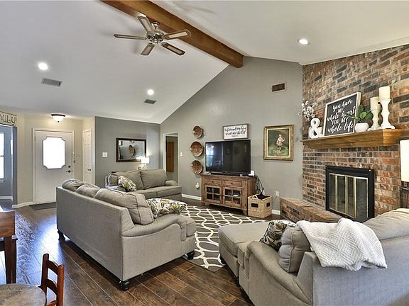 4th image of 7949 Hearne Dr