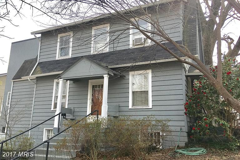 2nd image of 1501 Otis St NE