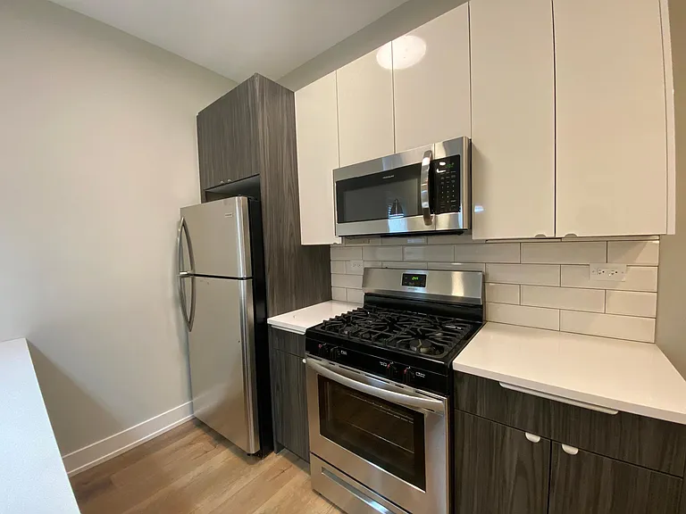 2355 W 18th Pl #2R — Photo 4