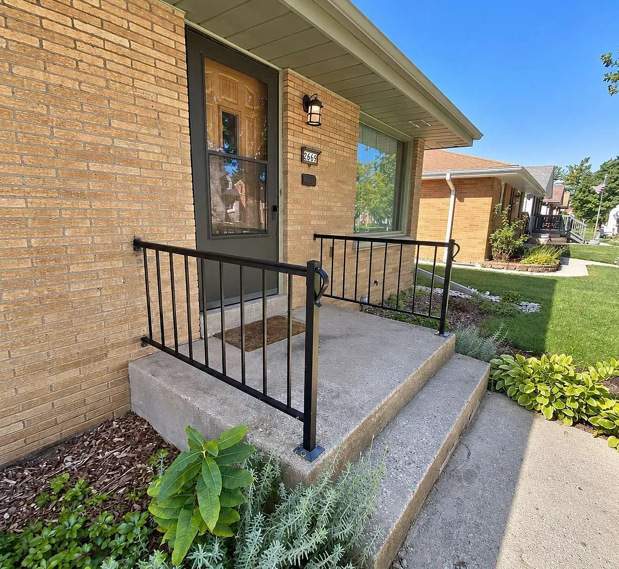 3 bed, 2.0 bath, 1106 sqft, $2,495 — Photo 2