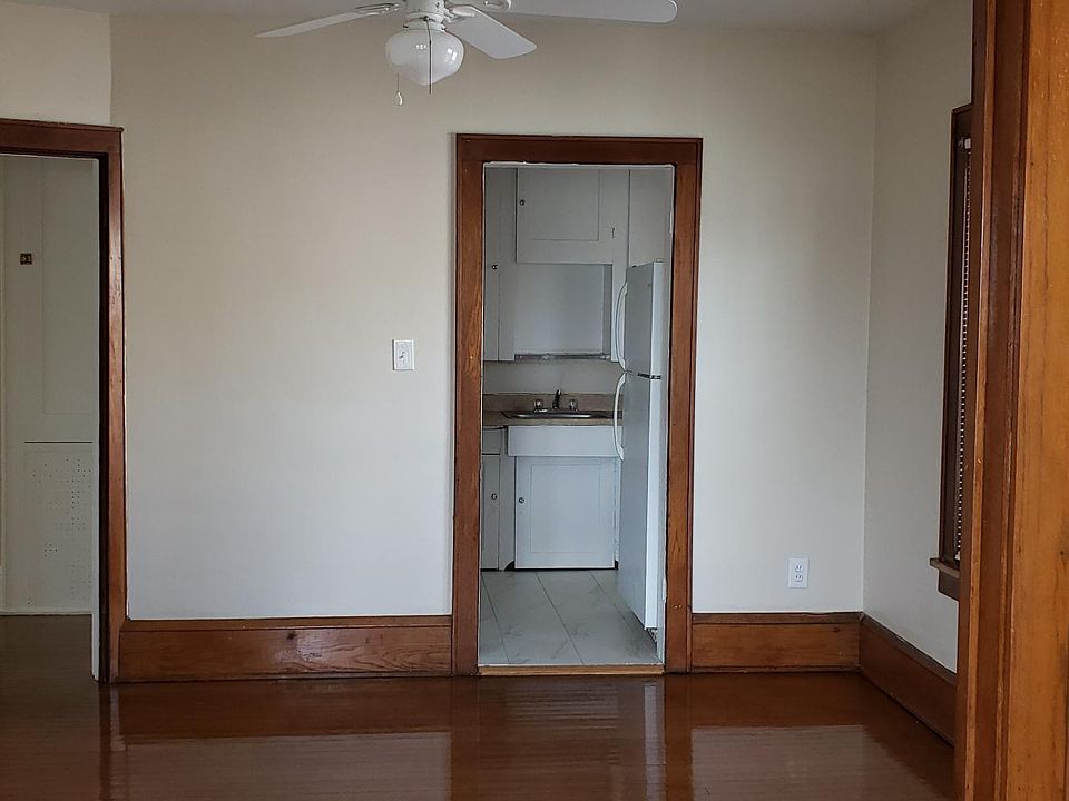 2nd image of 511 Queen Ct NW