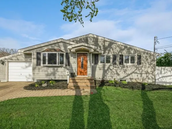 297 W 9th Street, Deer Park, NY 11729