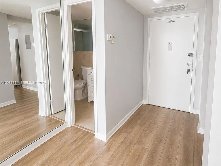 800 Parkview Dr #512 — Photo 11