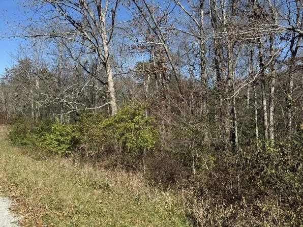 2029 Winnebago Dr, Crossville, TN 38572