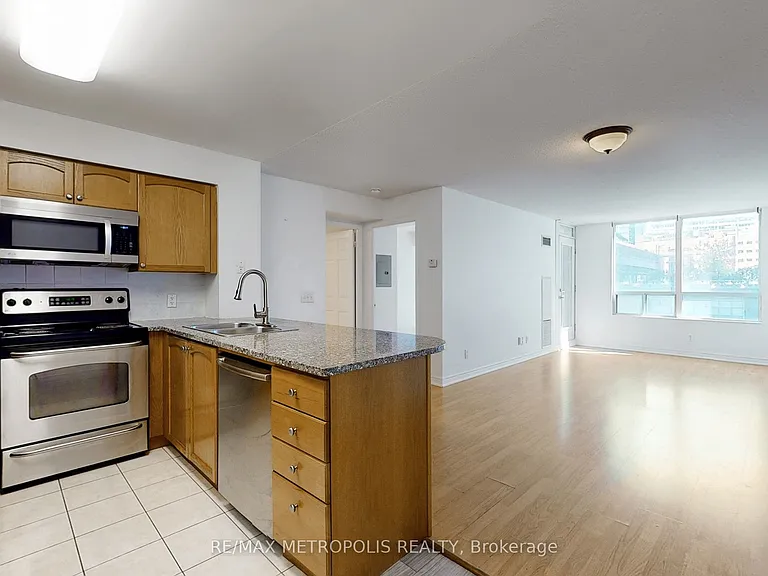30 Grand Trunk Cres #502 — Photo 10