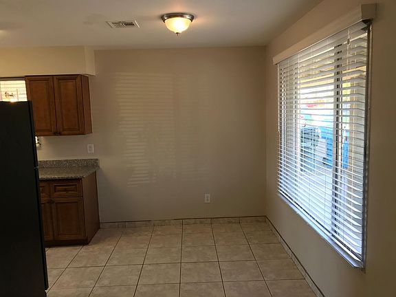 3rd image of 2317 W Poinsettia Dr