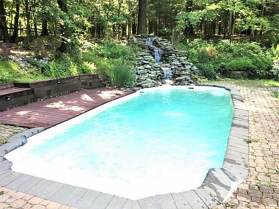 2nd image of 315 Ramblewood Dr