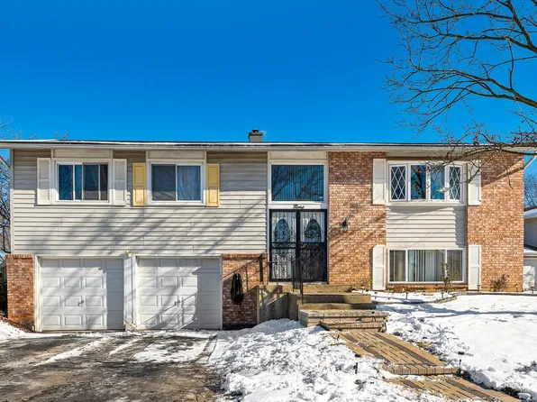 9 Charlotte Ct, Bolingbrook, IL 60440