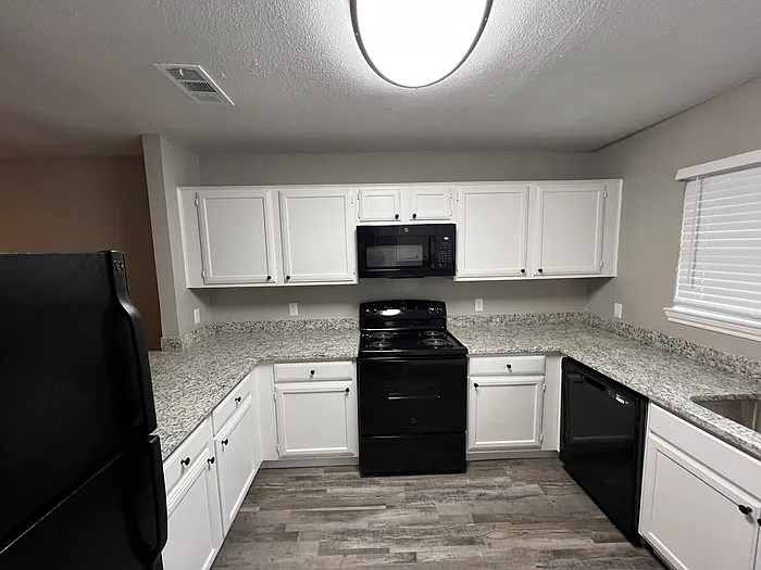 2 bed, 2.5 bath, 1262 sqft, $1,895 — Photo 2