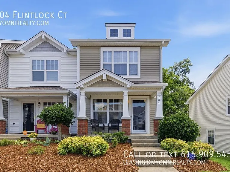 704 Courtney Ct — Photo 1