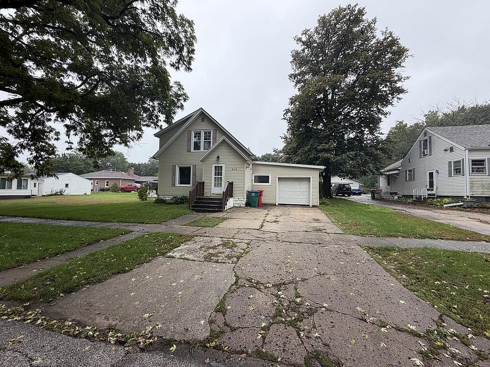1st image of 810 Cedar St