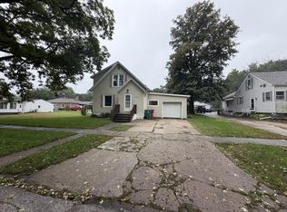 810 Cedar St, Webster City, IA 50595