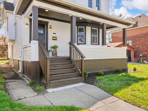 2nd image of 2954 Helen St
