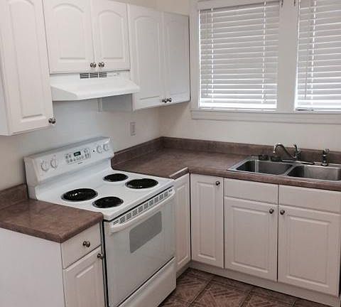 4th image of 2880 Selma St