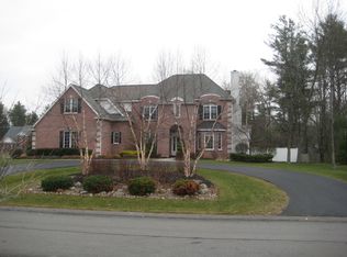 26 Port Huron Dr, Niskayuna, NY 12309