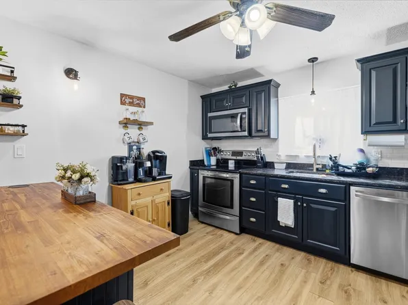 5455 N Main St APT 20E, Fall River, MA 02720