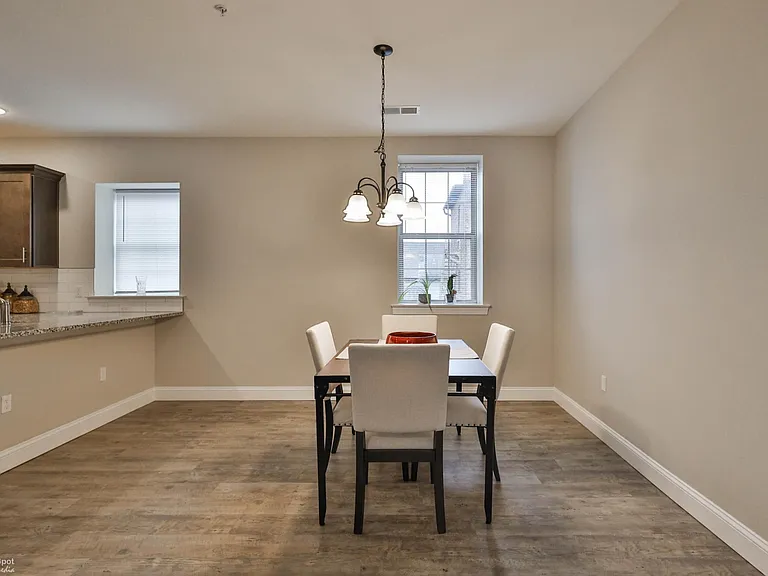 1503 Main St #J — Photo 4