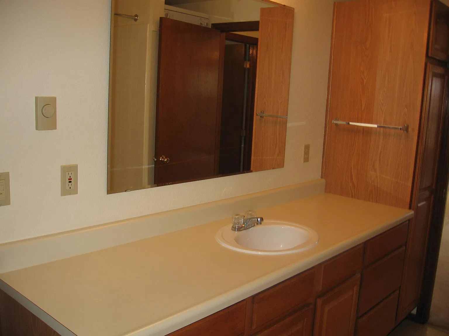 2 bed, 900 sqft, $1,595 — Photo 2