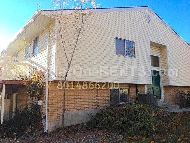 619 Angie Cir — Photo 1